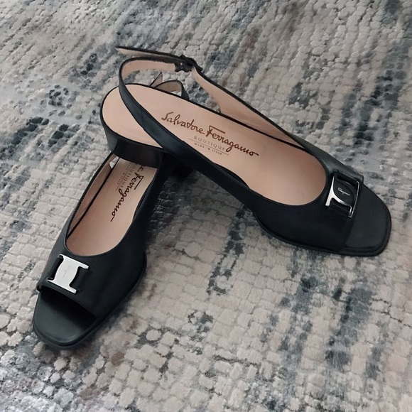 Salvatore Ferragamo Shoes - 🚫SOLD!! 02/10🚫SALVATORE FERRAGAMO Vara Sandals-7